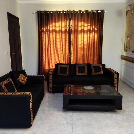 Furnished Private Ground Floor - Pasha House Apartment ลาฮอร์ ภายนอก รูปภาพ