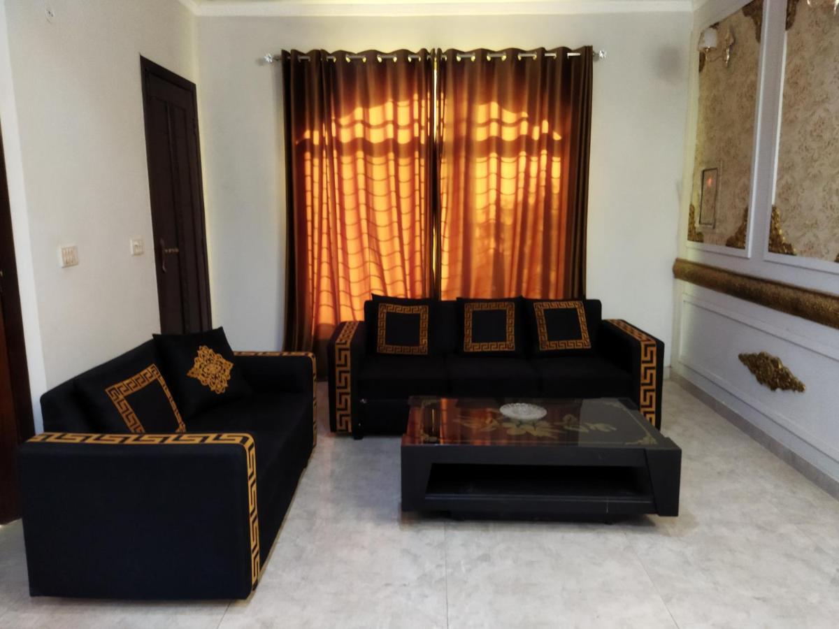 Furnished Private Ground Floor - Pasha House Apartment ลาฮอร์ ภายนอก รูปภาพ