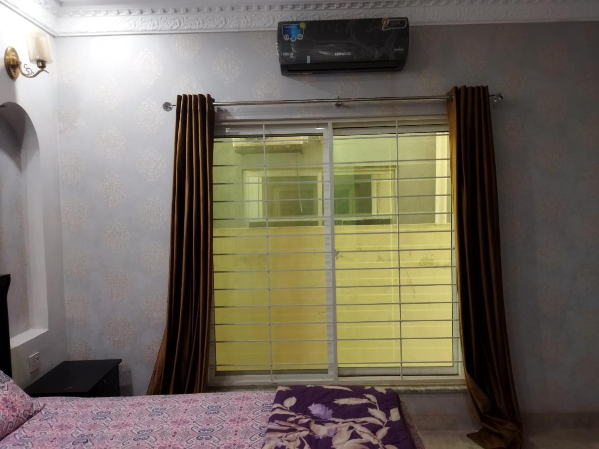 Furnished Private Ground Floor - Pasha House Apartment ลาฮอร์ ภายนอก รูปภาพ